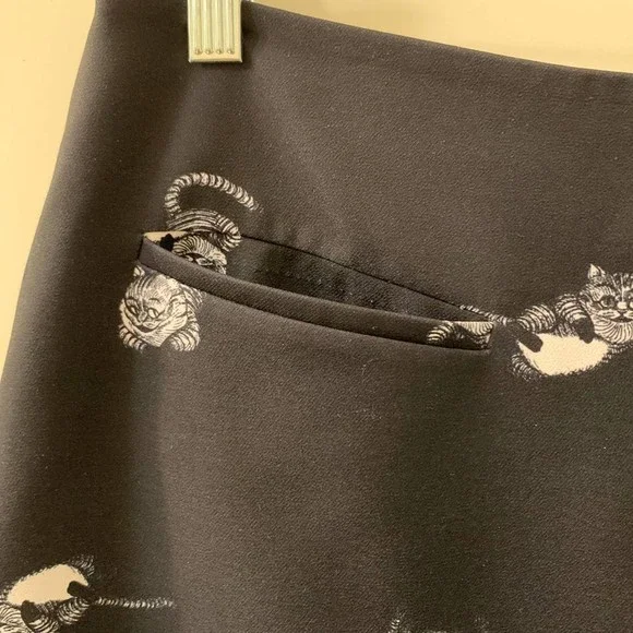 Disney's Alice Through the Looking Glass Cheshire Cat Miniskirt, Size 12 - Picture 4 of 12